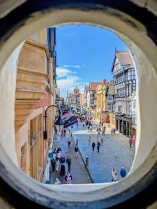 Business & Family Stay 4 BR Chester Sleeps 8