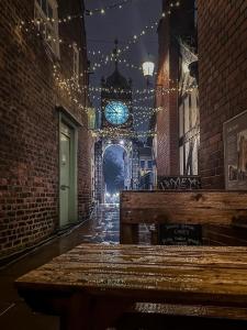 Business & Family Stay 4 BR Chester Sleeps 8