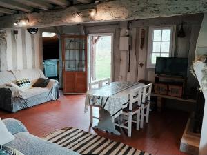 Maison landaise typique sur grand airial