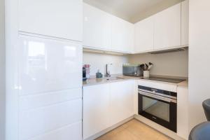 2-Br Facing Palais des Congrès Cannes City Centre