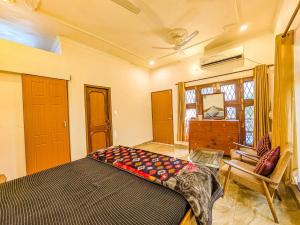 President Park 2BHK stay in dehradun by Homeyhuts