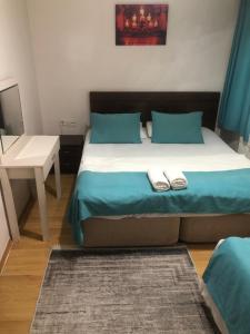 BACHOS HOTEL SULTANAHMET enjoy breakfast and dinner on the terrace with sea view