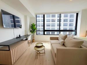 Modern Studio in Prime Area & Free Parking