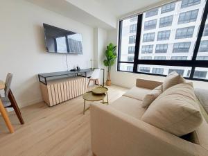 Modern Studio in Prime Area & Free Parking