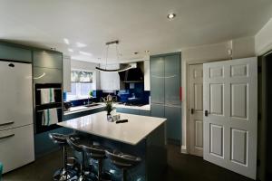 Spacious 5-Bedroom Home in Maidenhead