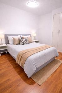 3BR, Modernised Ground Floor Apartment, Free Park