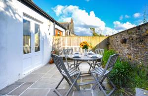 2 Bed in Little Petherick oc-p00644