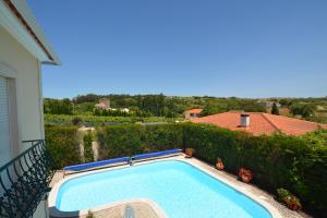 Vista Do Monte, Large Villa, balcony views, private heated pool near Silver Coast