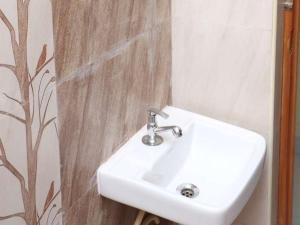 Starlight Hotels DLF Trade Center Miot chennai