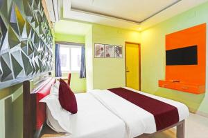 Starlight Hotels DLF Trade Center Miot chennai