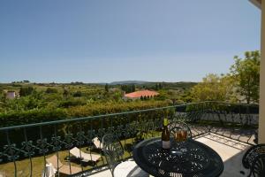 Vista Do Monte, Large Villa, balcony views, private heated pool near Silver Coast