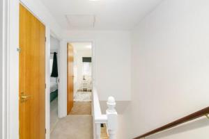 Spacious East London 3-Bedroom House with Free Parking Near ExCeL and London City Airport