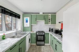 Spacious East London 3-Bedroom House with Free Parking Near ExCeL and London City Airport
