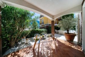 Private Terrace Living - Blue Flag Beach & Family Retreat near Kotor