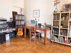 Play Pause Stay Comfy Apartment with Fast Internet