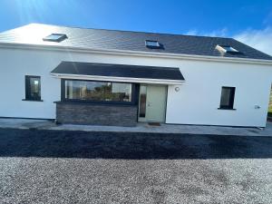 Westcove view three bedroom luxury house with hot tub