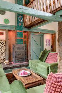 BoHo Experience Wellness, Jacuzzi, Sauna, BBQ, Garden, Sleeps 10