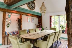 BoHo Experience Wellness, Jacuzzi, Sauna, BBQ, Garden, Sleeps 10