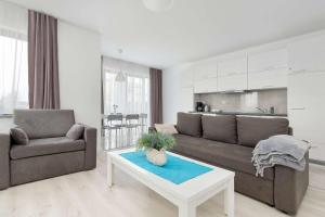 Klimatyzowane Apartamenty z Parkingiem, Tarasem lub Balkonem by Noclegi Renters