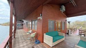 Houseboat - Beacon of happiness