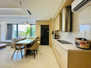 Bancolny sea view 2br