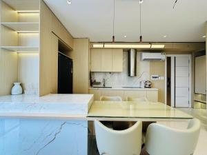 Bancolny sea view 2br