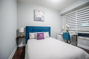 Luxury 2BR 2BA Sheppard Metro Free parking in Downtown Toronto