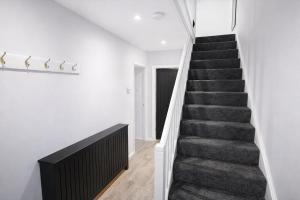 3 Bedroom Apt Close To Leeds Arena & Free Parking