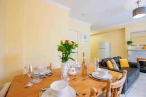 Stylish 4BR Apartment in the Heart of Limerick