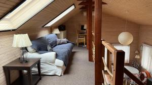 Houseboat - Beacon of happiness