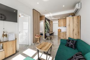 The Butterfly Apartment Seafront & Amazing Views by PikHost