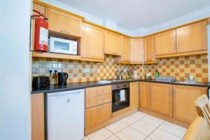 Central Limerick Stay Spacious 4-Bedroom Apt