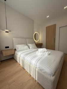 Apartments in Arcadia!