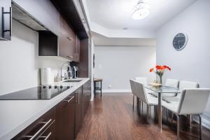 Luxury 2BR 2BA Sheppard Metro Free parking in Downtown Toronto