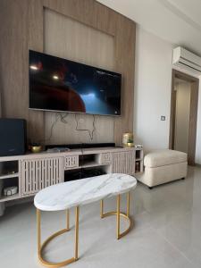 Apartment with sea view and pool access