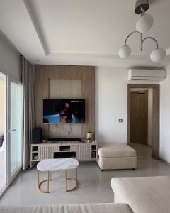 Apartment with sea view and pool access