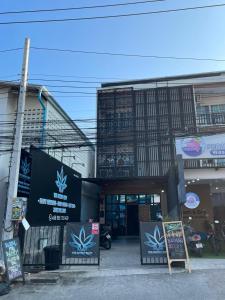 The Smoke Shop Soi Ta-iad