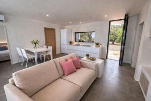 Villa With Trullo And Sea View Near Ostuni