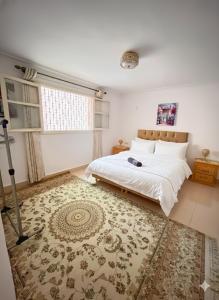 Quiet 2 bedroom apartment and Terrace Center