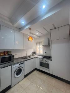 Sea View 1 Bedroom Apartment with 100m Terrace