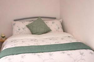 2 Bed Home - Parking for 2 Wifi & Garden