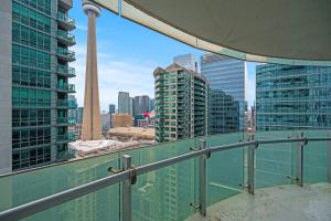 Elegant 2 Br Condo Balcony Downtown Toronto