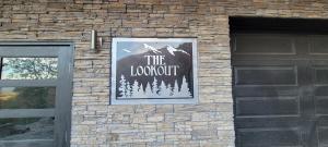 The Lookout, a private off-grid cabin 2 bed
