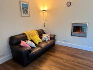 Acorns with own hot tub, romantic escape, close to Lyme Regis