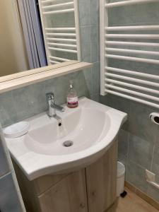 Superbe studio alcôve avec son parking sécurisé