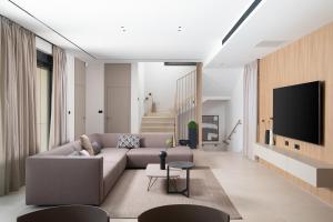 Villa Monet- Beachside Luxury with Heated Pool