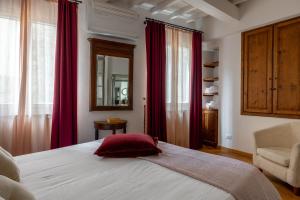 Santa Croce Historic Apartment by Maison Florence