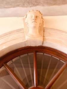 Elle Palace - Simply Elegant