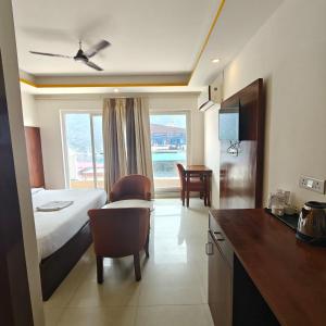 Hotel Weekend Heights