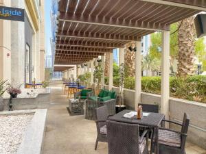 FIRST CLASS 2BR Canal View Near Dubai Mall